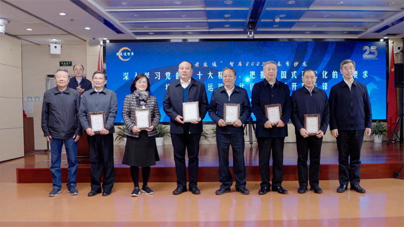 1722426959585955HRlo.jpg 頒發(fā)聘書.jpg